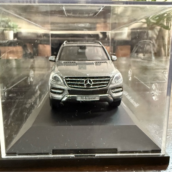 Mercedes-Benz M-Class - Model - Picture 2 of 5